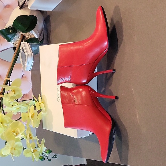 ❣️Calvin Klein sleek proces red bootie!Showstopper and classy! - Picture 7 of 15